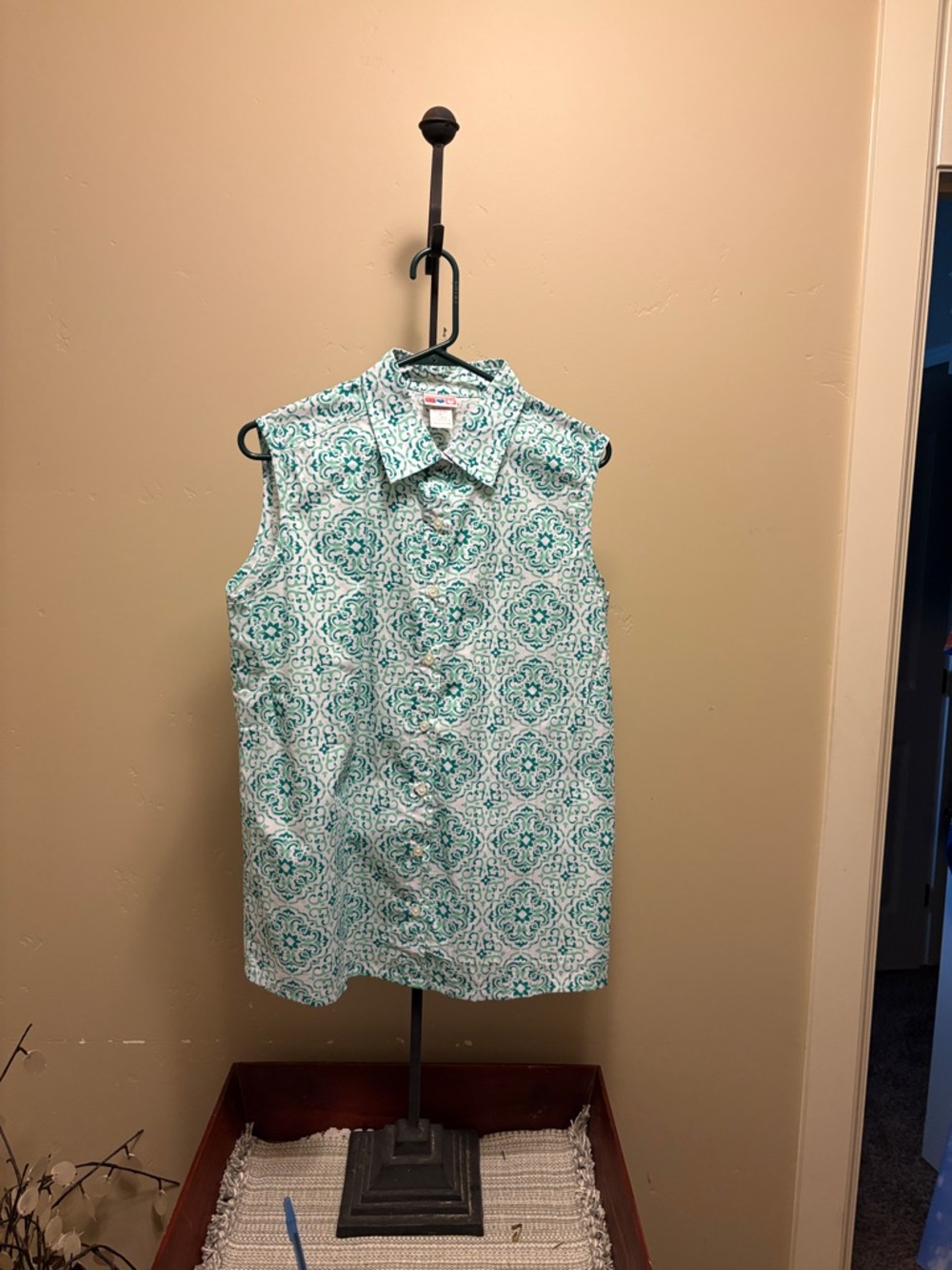 American Sweetheart sleeveless button up blouse.